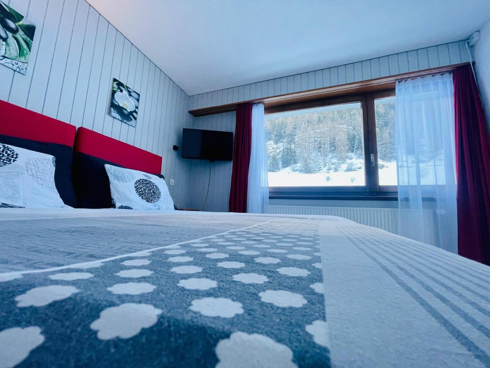 Auberge Des Charmettes Бург-Сен-Пьер Экстерьер фото