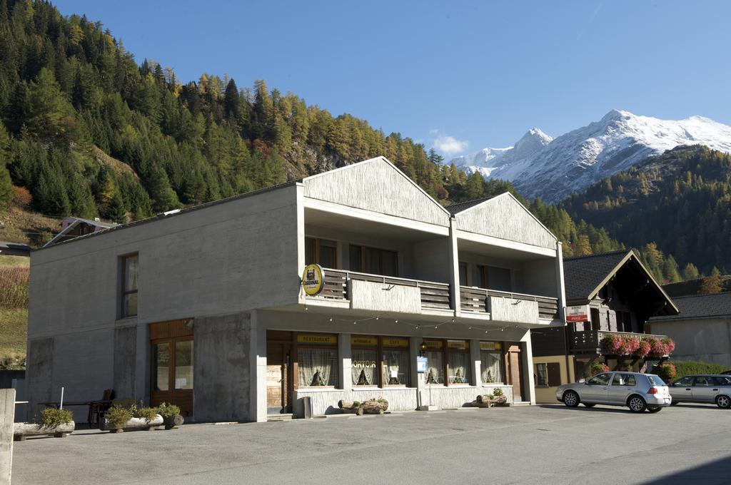 Auberge Des Charmettes Бург-Сен-Пьер Экстерьер фото